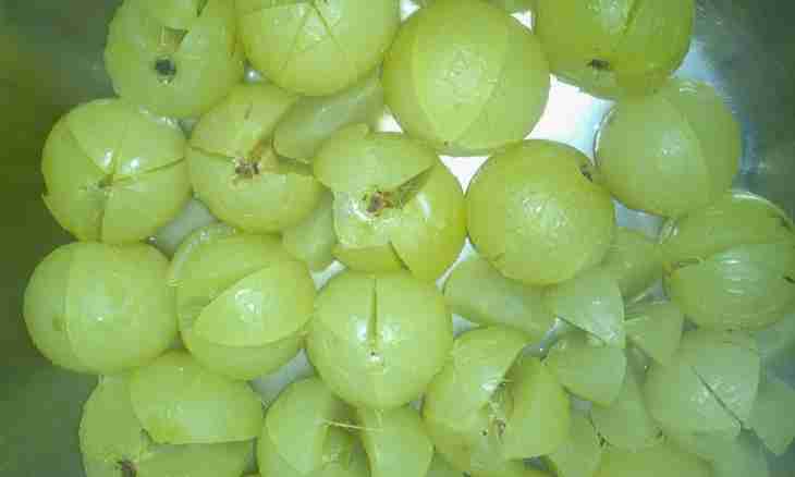 How to make gooseberry wine with cherry